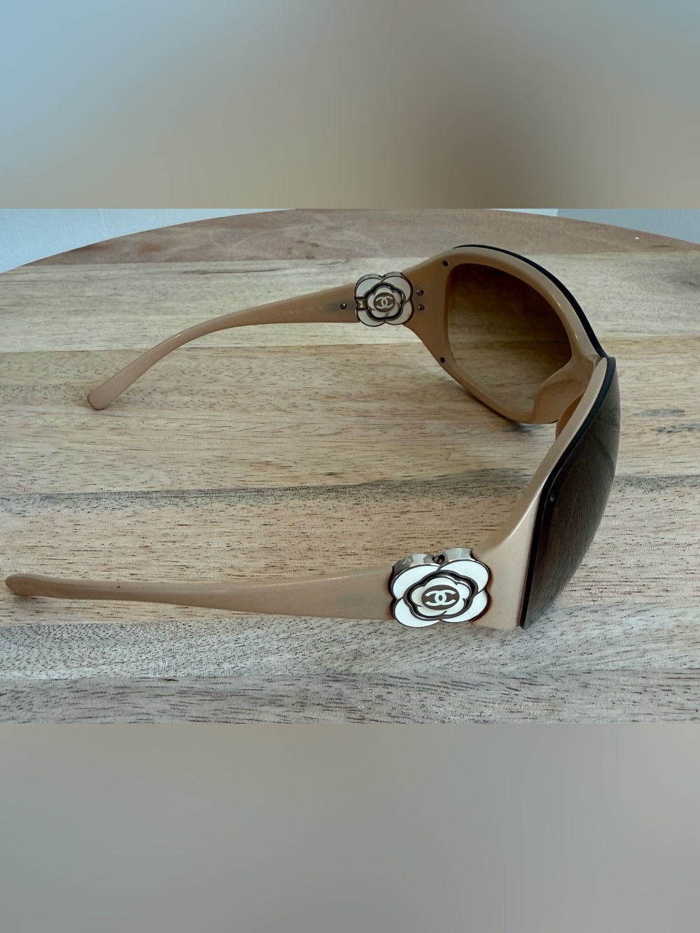 CHANEL Oval CC Camellia Logo Beige Sunglasses Brown Gradient Lenses - Picture 3 of 10